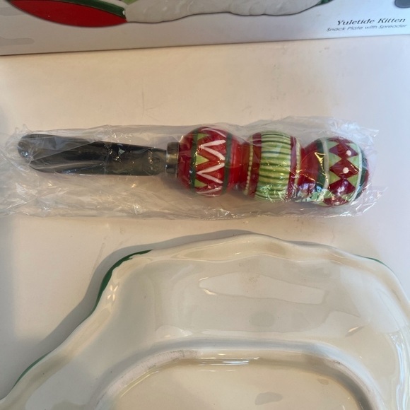 Yuletide Kitten Snack Plate with Spreader - Picture 6 of 8